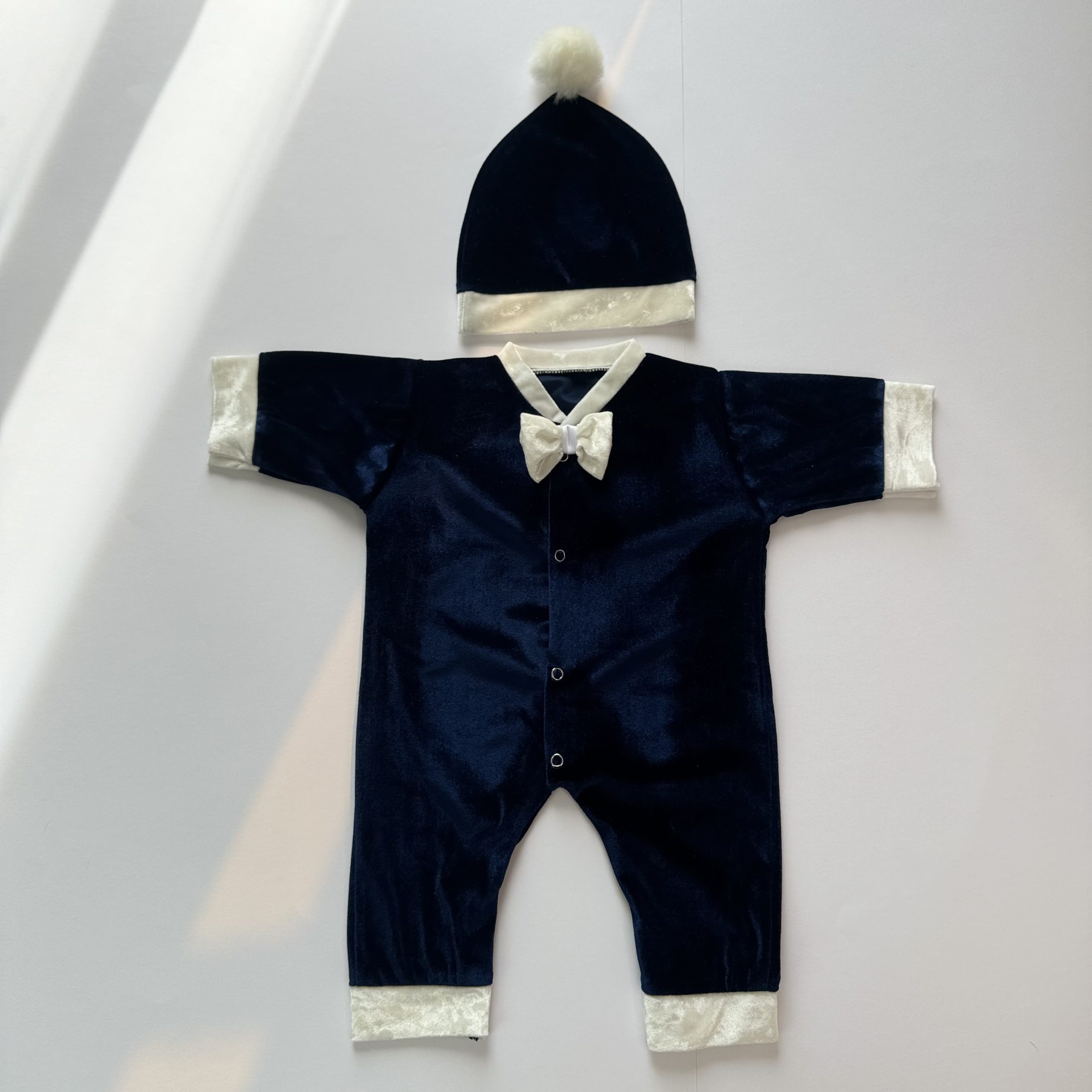 تصویر سرهم مخمل پسرانه سورمه ای سفید 