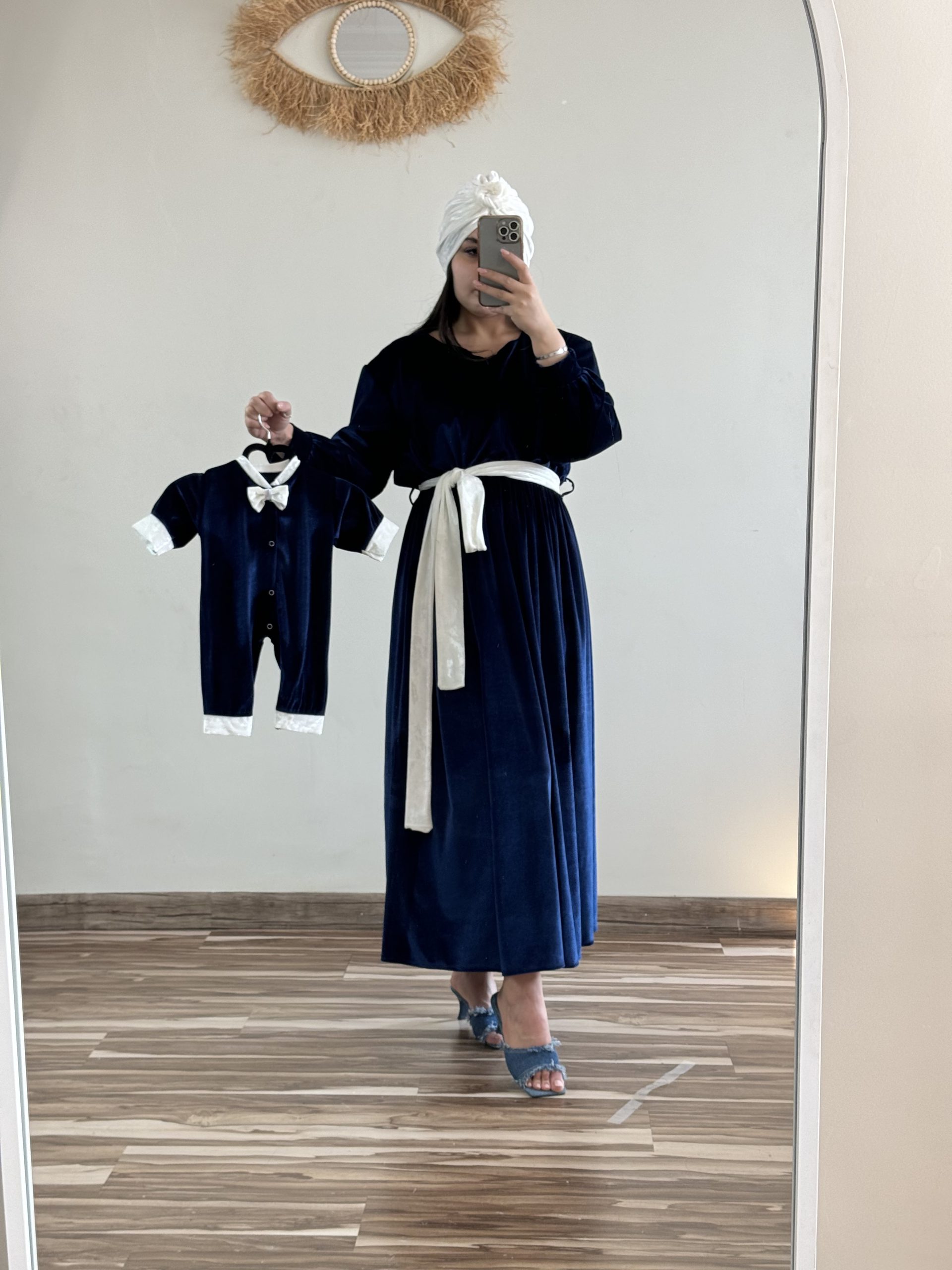 تصویر پیراهن شیردهی بارداری مخمل سورمه ای 